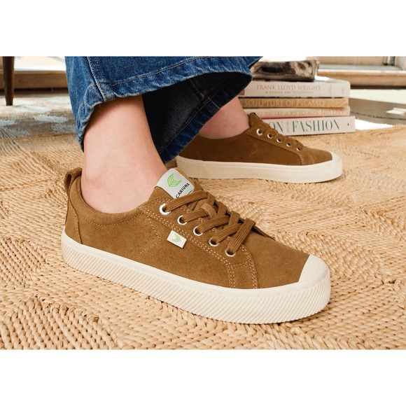 Cariuma Shoes - Women's Size 10.5 Men 9 CARIUMA Unisex OCA Low Camel Suede Sneaker